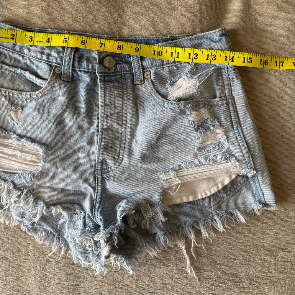 Abercrombie & Fitch High Rise Distressed Denim Shorts 26 Light Wash Cutoff - Picture 8 of 9